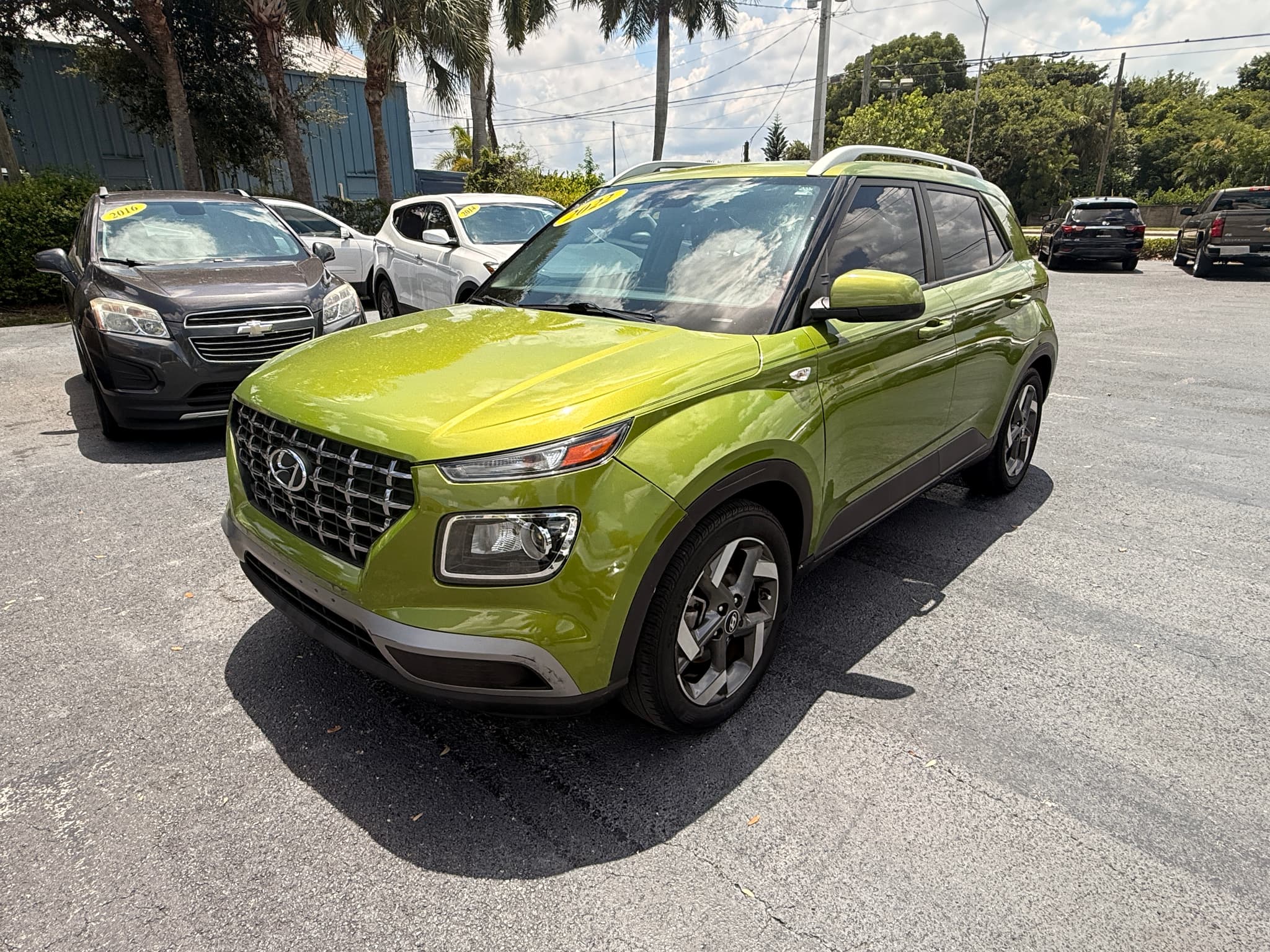 2022 Hyundai Venue SEL & Limited verde en venta en Naples, FL (1/17)